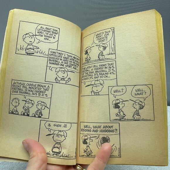 GVUC Book: "You're On Your Own, Snoopy," Charles M. Schulz, Paperback, 1975 - Picture 5 of 11